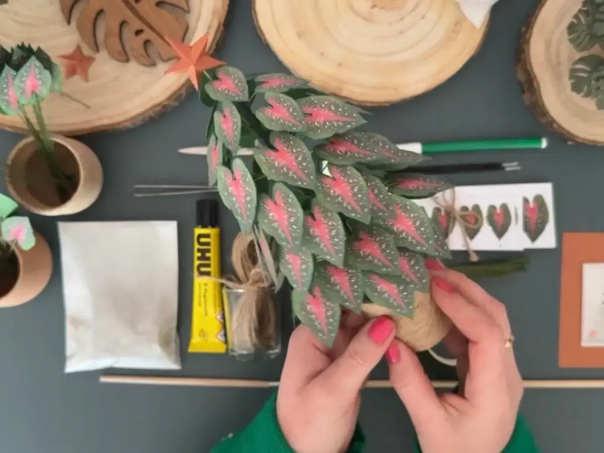 Making a Red Flash paper Christmas tree