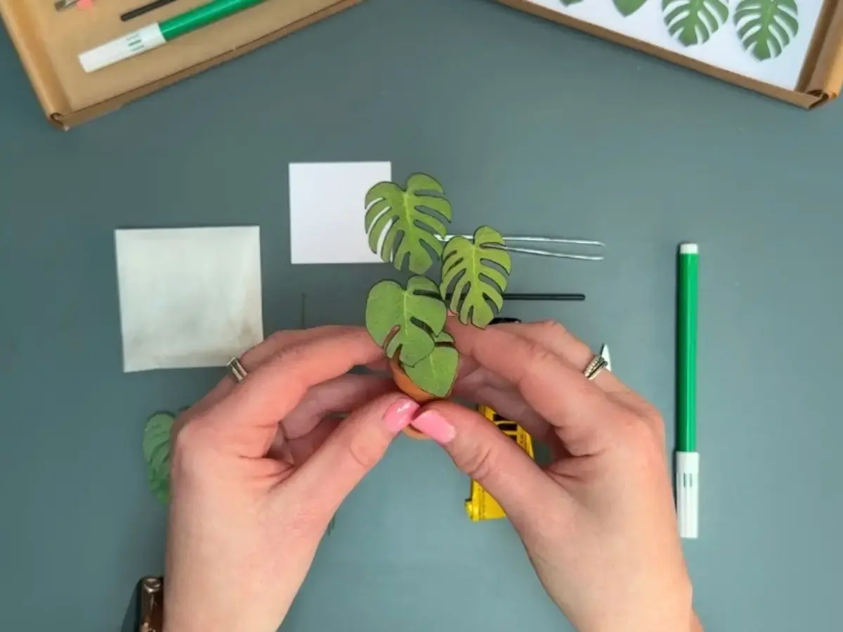 Making a miniature paper Monstera