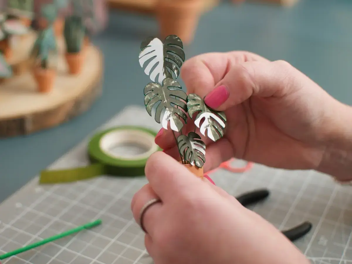 Making a miniature paper Monstera plant